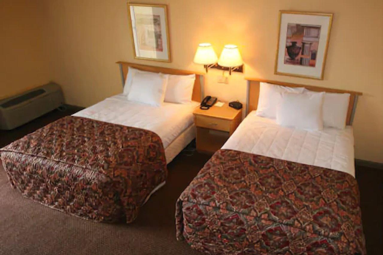 Knights Inn Six Flags Lodge West Номер фото