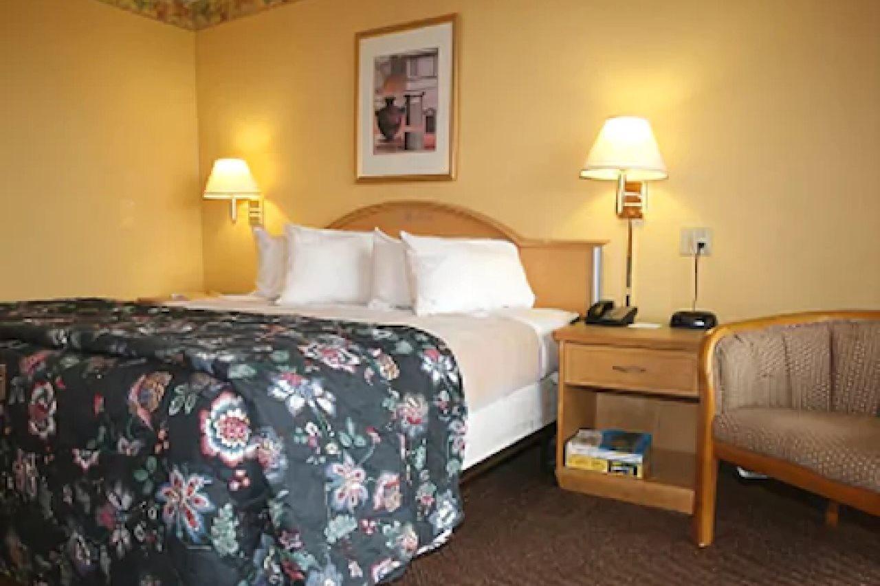 Knights Inn Six Flags Lodge West Экстерьер фото