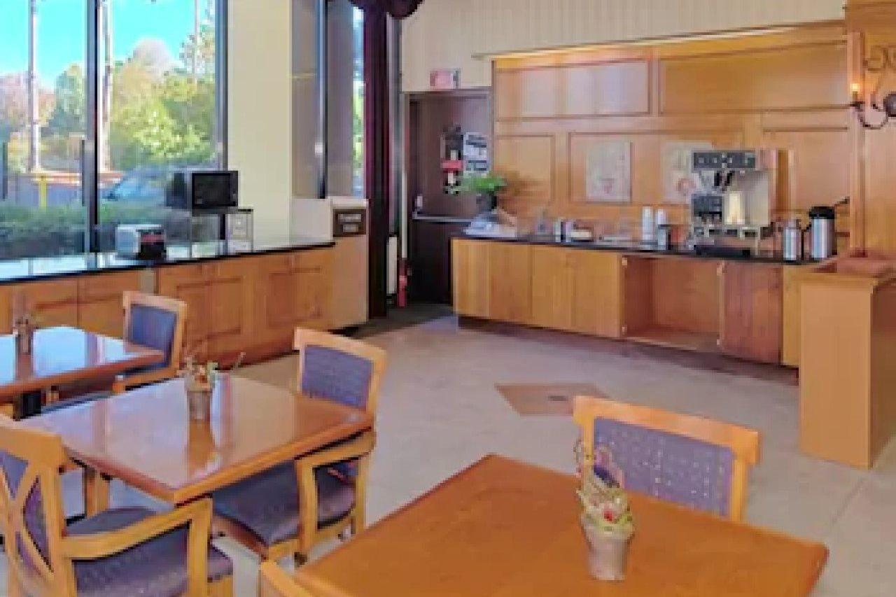 Knights Inn Six Flags Lodge West Экстерьер фото